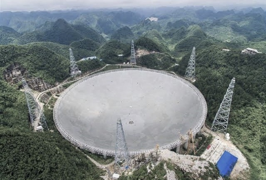 30 futbol sahası büyüklüğündeki dev teleskop faaliyete geçti