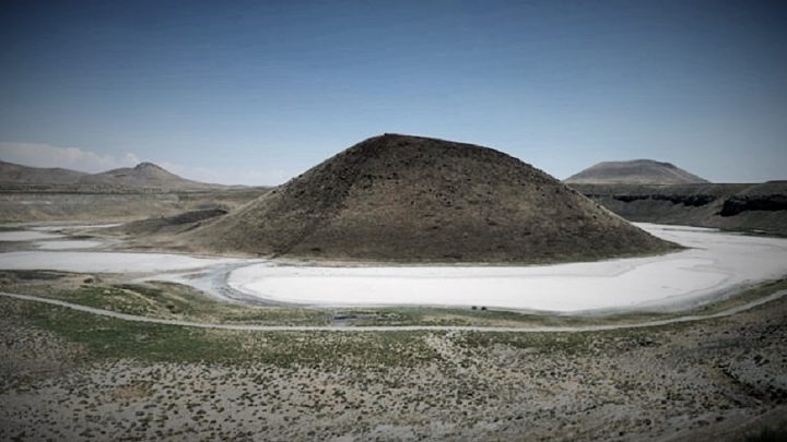 Kuşlar bile küsüp gitti; Dünyanın Nazar Boncuğu’ Meke Gölü’nde Bir Damla Su Kalmadı
