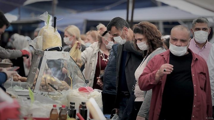 ‘Virüsü gençler bulaştırıyor, yaşlılar ölüyor’