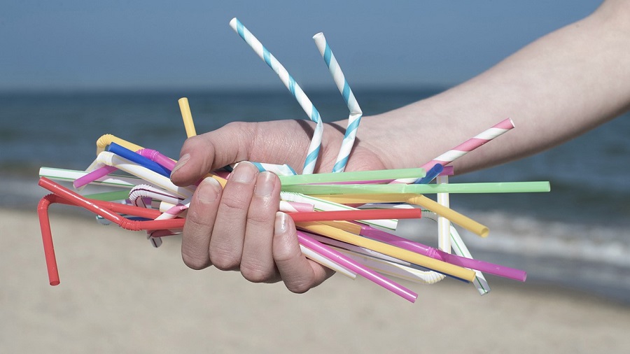 İngiltere’de plastik pipet ve kulak temizleme çubuklarının satışı yasaklandı İngiltere’de plastik pipet ve kulak temizleme çubuklarının satışı yasaklandı