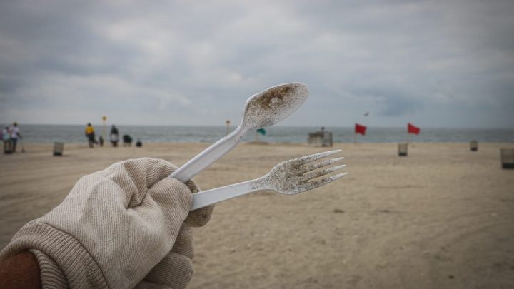 Kanada’da tek kullanımlık plastik malzemeler yasaklandı